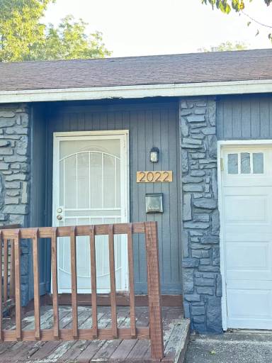 Main picture of 2022 W 37th Pl