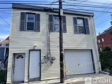 Main picture of 929 Walnut St