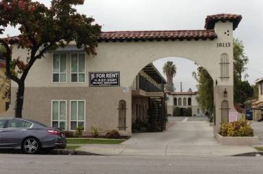 Main picture of 16113 Woodruff Ave