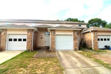 Main picture of 211 3rd St SE