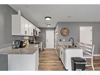 Main picture of 25895 Oriole St