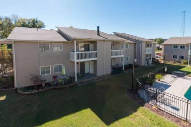 Main picture of 140 Lake Concord Rd NE
