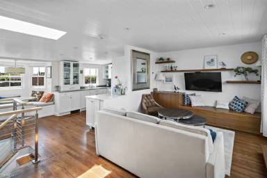 Main picture of 529 Columbus Ave