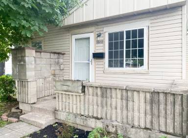Main picture of 2220 E 46th St