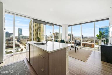 Main picture of 1401 S Michigan Ave