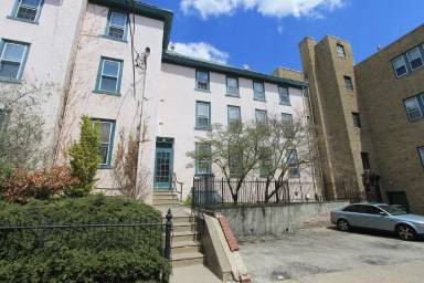 Main picture of 100 E Price St