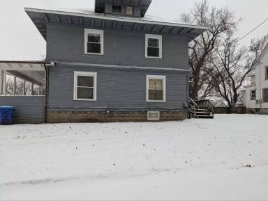 Main picture of 220 1/2 1st Ave NW