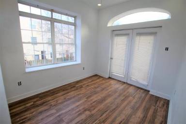 Main picture of 959 N 5th St