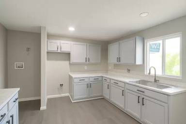 Main picture of 120 W Blacklidge Dr