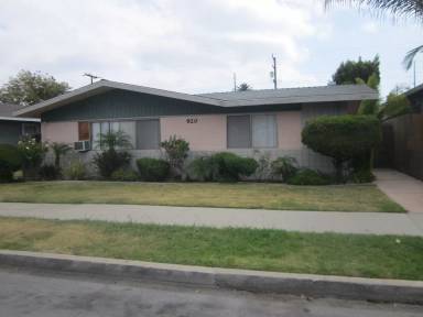 Main picture of 920 Newport Ave