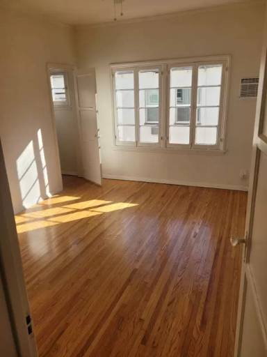 Main picture of 454 N Gardner St