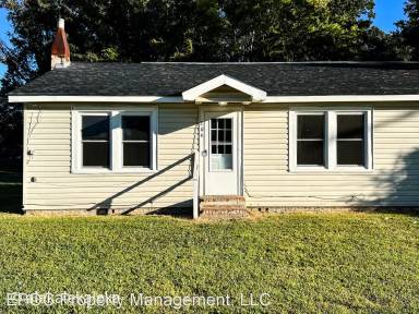 Main picture of 204 Spring Dr