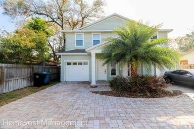Main picture of 935 Pinegrove Ave