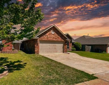 Main picture of 825 SW 39th St