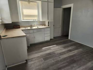 Main picture of 2201 W 2nd St