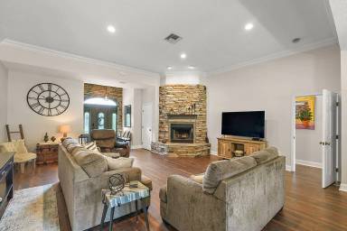 Main picture of 2115 Oak Leaf Cir