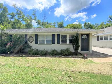 Main picture of 101-103 W Martin Luther King Jr Blvd