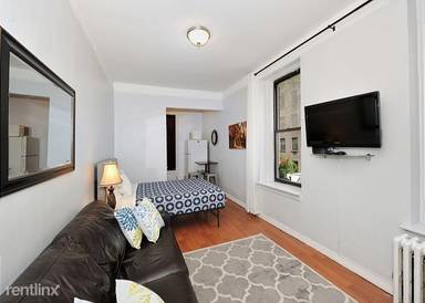 Main picture of 359 W 45th St