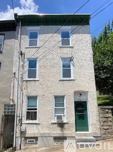 Main picture of 230 Hermitage St