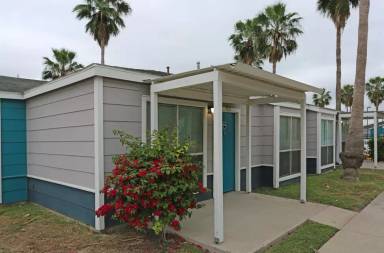 Main picture of Valley Island Palms Apartments
