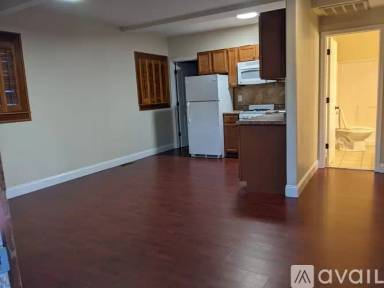Main picture of 212 W Unaka Ave