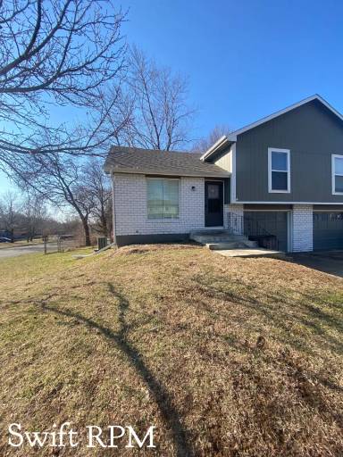 Main picture of 1948 E Lindenwood Cir