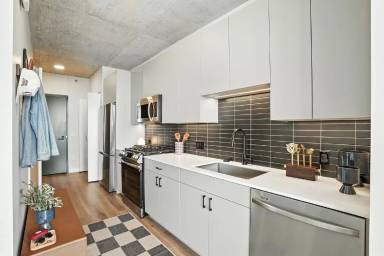 Main picture of 1099 W Carroll Ave