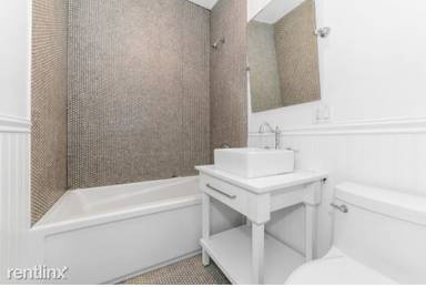 Main picture of 858 Hancock St