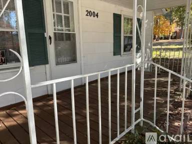 Main picture of 2004 Overlook Dr