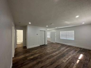 Main picture of 3315 SW 15th Ave