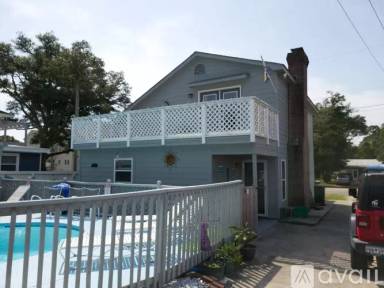 Main picture of 2707 Hillside Dr S