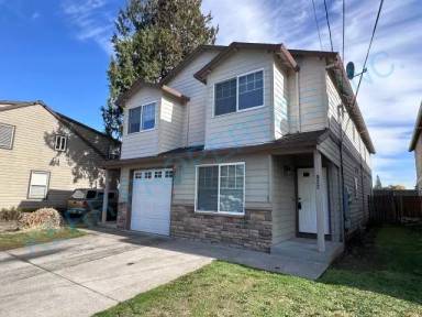 Main picture of 924 NE 94th Ave