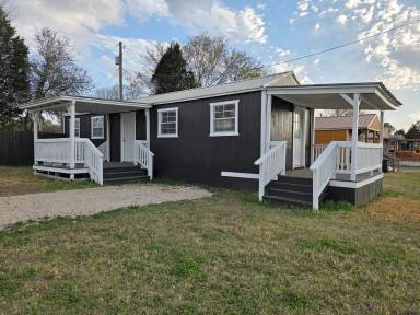 Main picture of 304 Carson Cir
