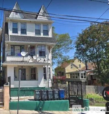 Main picture of 166 Kearney St