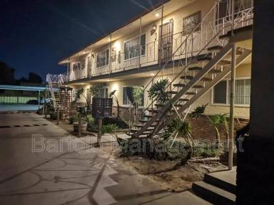 Main picture of 4256 Walnut St