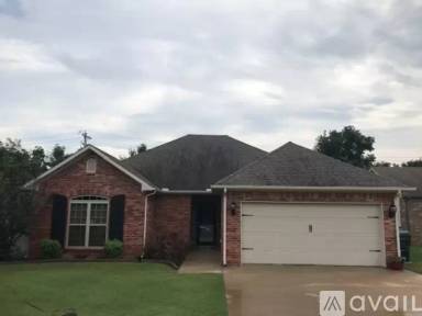 Main picture of 715 Meadows Cir