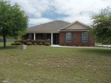 Main picture of 16 Parkside Cir