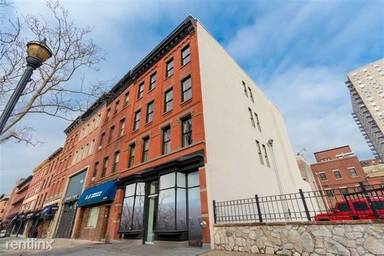 Main picture of 313 Washington St