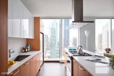 Main picture of 500 Lake Shore Drive Luxury Apartments