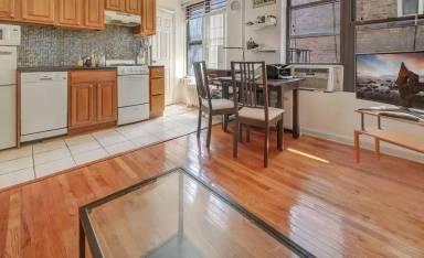 Main picture of 208 Thompson St