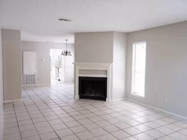 Main picture of 1903 W Loop