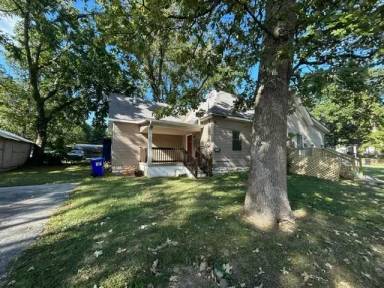 Main picture of 1403 N Clay Ave