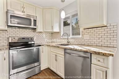 Main picture of 3225 SE Alder Ct