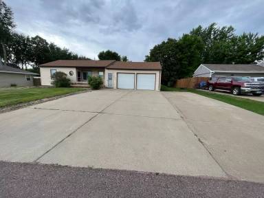 Main picture of 5001 E Linden Ln