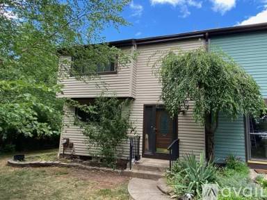 Main picture of 713 E Brookside Ln