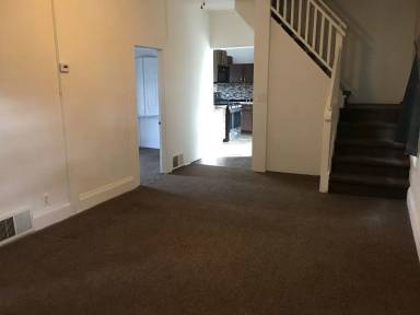 Main picture of 105 Willow St