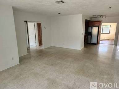 Main picture of 332 NE 24th St