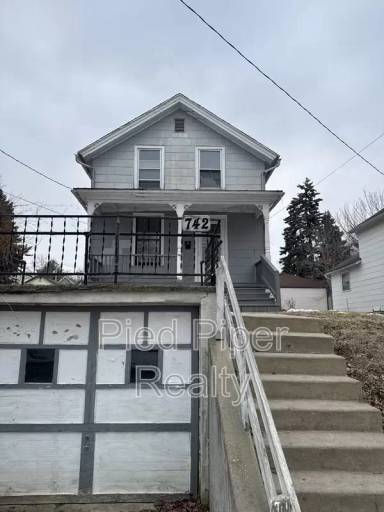Main picture of 742 W Homer St