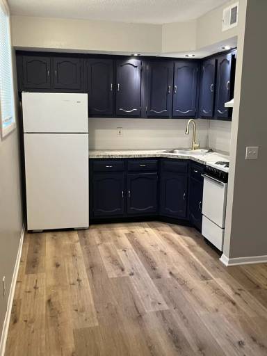 Main picture of 2400 Detroit Ave
