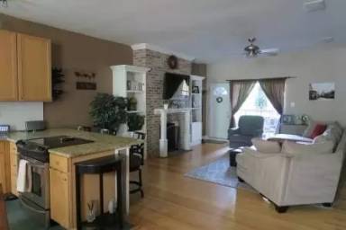 Main picture of 414 S 2nd St